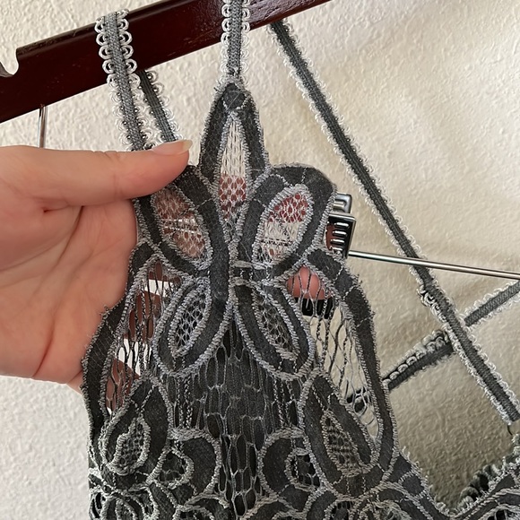 POL Lace Detail Ruffled Tank Top - Picture 5 of 15